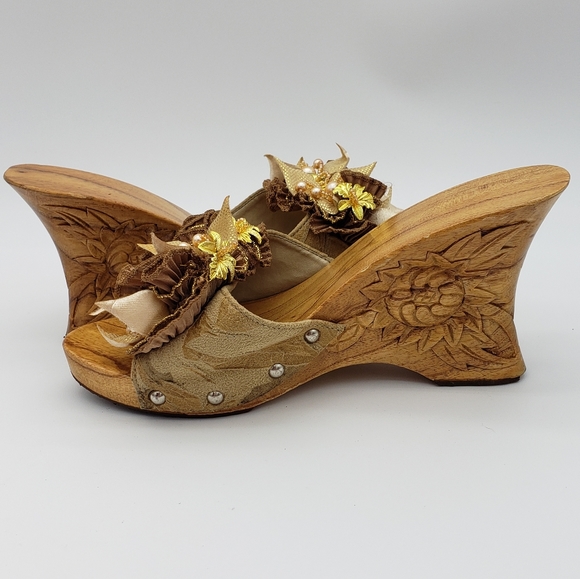 Wooden wedge sandle sz large - Picture 10 of 11